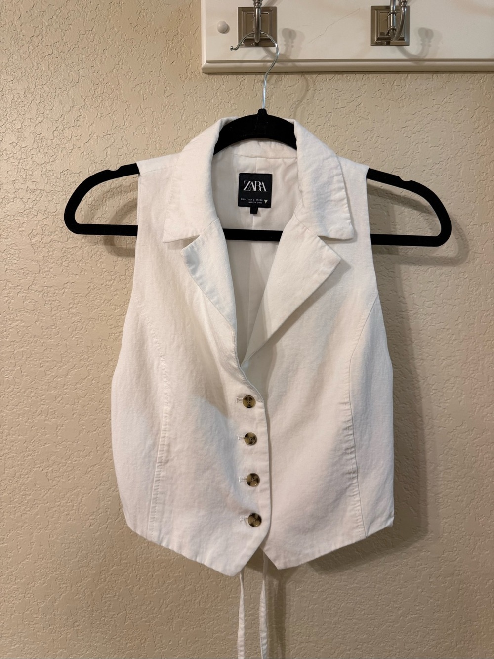 ZARA White Sleeveless Button-Front Vest Top